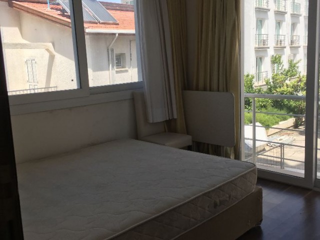 Girne Merkezde 2 yatak odalı full eşyalı kiralık daire .. 