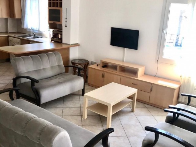 Girne Merkez'de Kar Market bölgesinde kiralık 2 yatak odalı full eşyalı Penthouse..