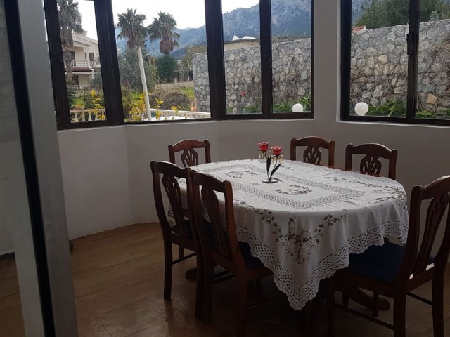 Detached house with garden for sale in Girne Karaoğlanoğlu region ** 