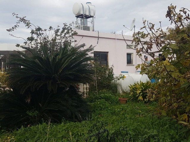 Detached house with garden for sale in Girne Karaoğlanoğlu region ** 