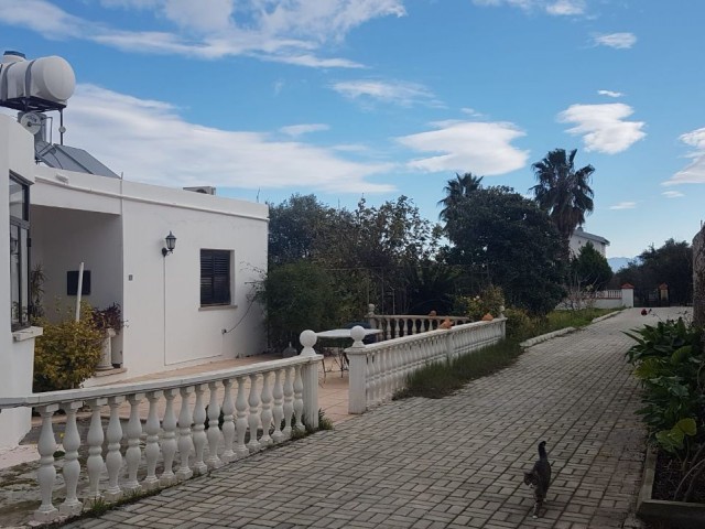 Detached house with garden for sale in Girne Karaoğlanoğlu region ** 