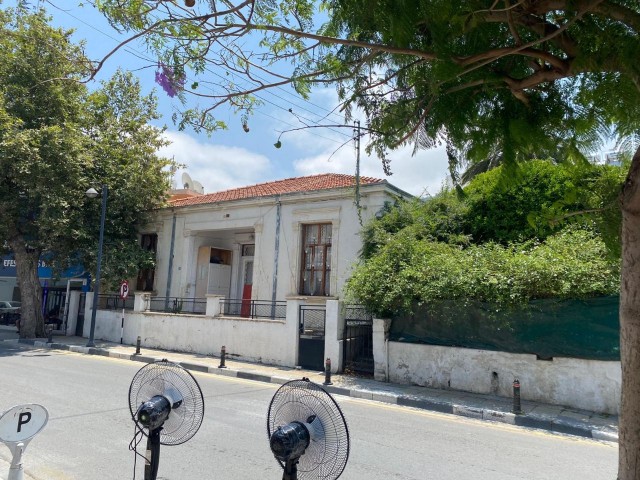 Detached commercial house for sale on the main street in Alsancak, Kyrenia. use. very suitable for businesses such as kindergarten clinic restaurant etc. price 180000 pounds