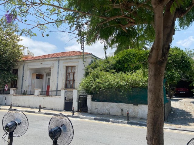 Detached commercial house for sale on the main street in Alsancak, Kyrenia. use. very suitable for businesses such as kindergarten clinic restaurant etc. price 180000 pounds