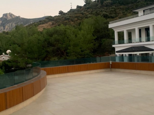 Villa for sale in a magnificent location with 5 bedrooms + an outbuilding, totaling 3000 square meters