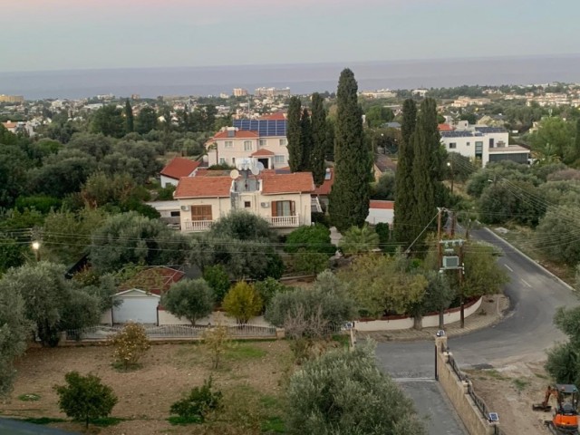 5 yatak odalı + bir müştemilat  toplam 3000 metre kare muhteşem konumda satılık villa 