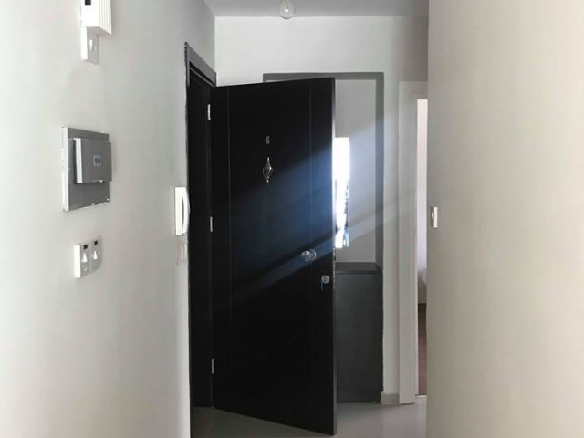 Girne beer point ve akpınar yanıbaşı yeni apartmanda 1 yıllık daire...lüks