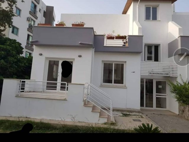 Girne merkez Gloria Jeans arka bölgesi kiralık zemin kat bahçeli 3+1 EŞYASIZ