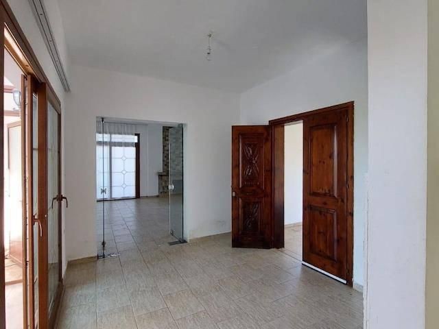 Detached House For Sale in Karşıyaka