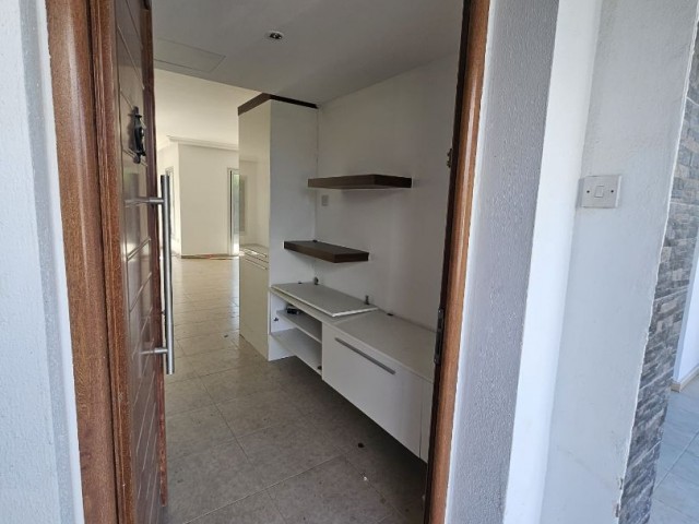 Lefkoşa/Değirmenlik 'te Satılık 3+1 Villa