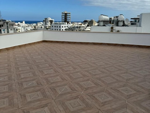 2+1 PENTHOUSE ZU VERMIETEN IM KYRENIA CENTER