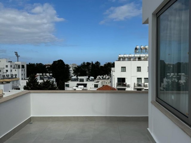 2+1 PENTHOUSE ZU VERMIETEN IM KYRENIA CENTER