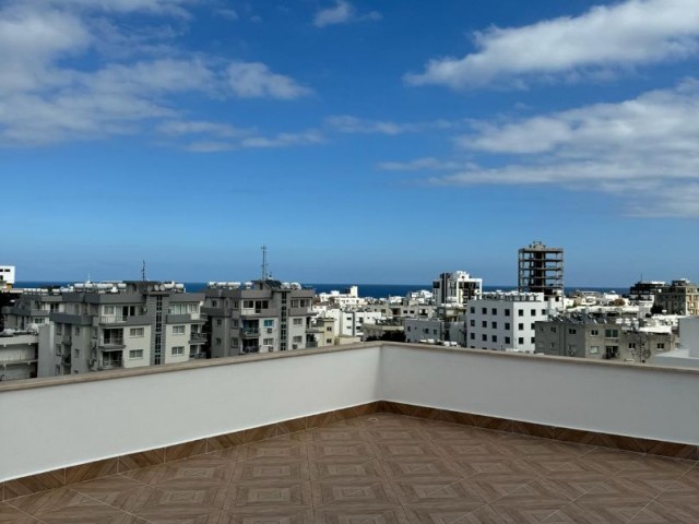 2+1 PENTHOUSE ZU VERMIETEN IM KYRENIA CENTER