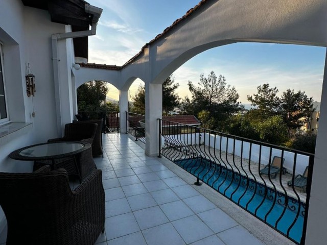 3+1 VILLA MIT PRIVATEM POOL UND GARTEN ZU VERMIETEN IN KYRENIA/EDREMIT