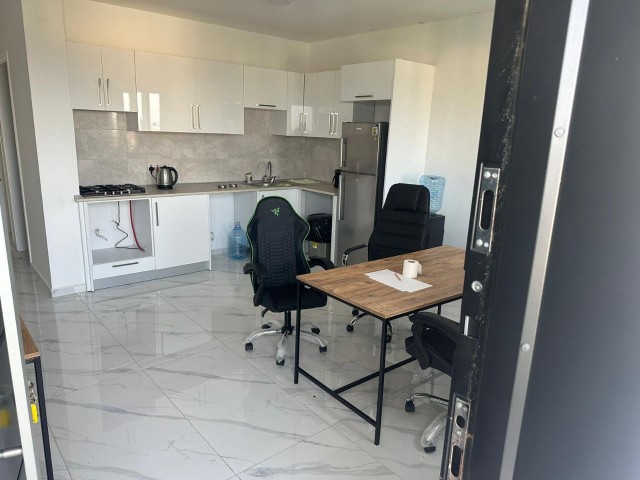 Girne Karaoğlanoğlu Ticari İzinli Kiralık 2+1 Ofis