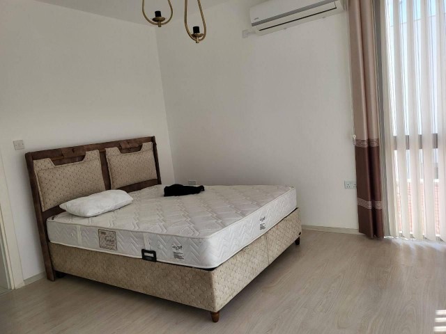 Girne Edremit'te 3+1 Kiralık Lüks Villa