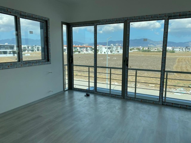 3+1 DUPLEX-VILLEN VON 220M2 ZU VERKAUFEN IN DER REGION GÖNYELİ YENİKENT VERKAUFSPREIS £165.000   AUTORISIERT: ZEHRA ERGENGIL TELEFON: 0548 827 0055 ZYPERN ADA EIGENTUM