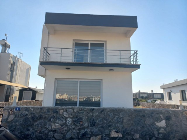 TEILMÖBLIERTE 3+1 VILLA ZU VERMIETEN IN GÖNYELİ. AB £600 MONATLICH 1 VERMIETUNG 2 EINZAHLUNG 1 KOMMISSION.  AUTORISIERT: ZEHRA ERGENGIL TELEFON: 0548 827 0055 ZYPERN ADA EIGENTUM