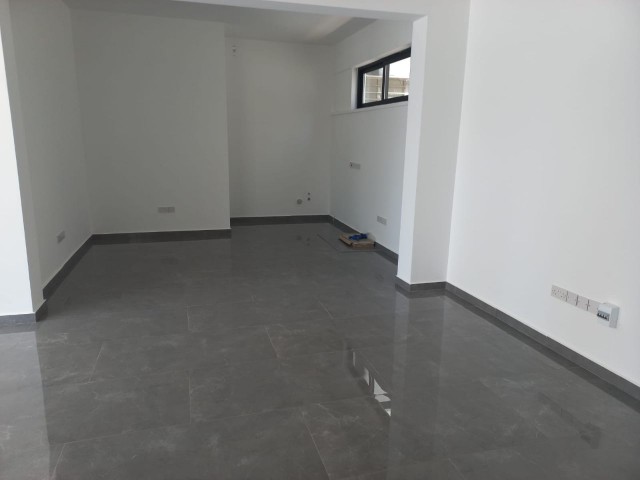 GROUND STREET VON 80M2 ZUR VERMIETUNG IN GÖNYELİ SHOP MIT DOPPELTER TOILETTE MONATLICHE MIETE £800 OFFLINES, TAKEOWAY, BOUTIQUE SIND VERFÜGBAR.  AUTORISIERT: ZEHRA ERGENGIL TELEFON: 0548 827 0055 ZYPERN ADA EIGENTUM