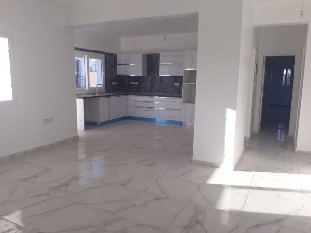 GÖNYELİDE SATILIK 130 m²'DEN 3.CÜKAT YENİ EŞYASIZ TÜRKMALI 3+1 DAİRE.  SATIŞ FİYATI £65.000    YETKİLİ :  ZEHRA ERGENGİL  KIBRIS ADA EMLAK