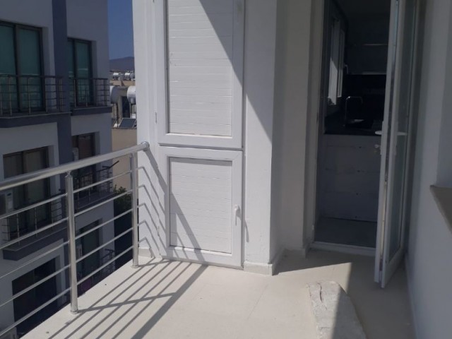 3+1 WOHNUNG ZU VERKAUFEN IN GÖNYELİ, AB 130 m². VERKAUFSPREIS £65.000   AUTORISIERT: ZEHRA ERGENGIL TELEFON: 0548 827 0055 ZYPERN ADA EIGENTUM