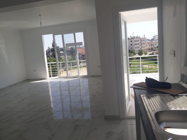 GÖNYELİDE SATILIK 130 m²'DEN 3.CÜKAT YENİ EŞYASIZ TÜRKMALI 3+1 DAİRE.  SATIŞ FİYATI £65.000    YETKİLİ :  ZEHRA ERGENGİL  KIBRIS ADA EMLAK