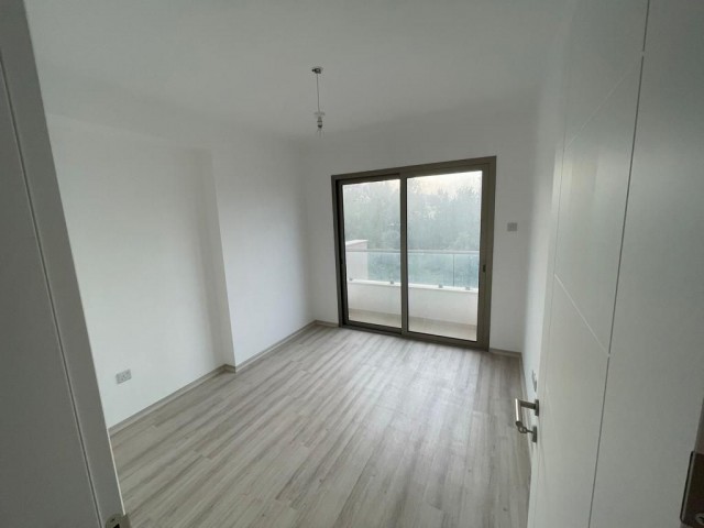 GİRNE MERKEZ 3+1  YENİ DAİRE LÜKS SİTEDE 