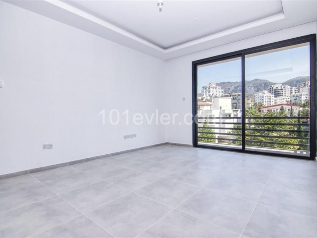 2+1 FLAT IN THE CENTER OF KYRENIA