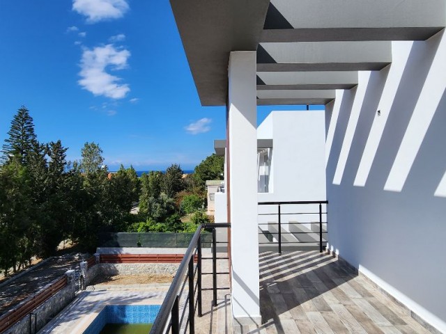 VERKAUF.  TRIPLEX PRIVATE 3+1 VILLA IN KYRENIA 