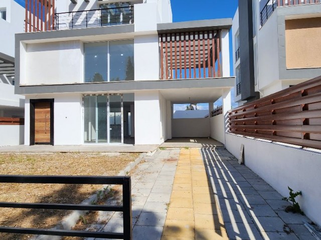 SALE. TRIPLEX PRIVATE 3+1 VILLA IN KYRENIA 