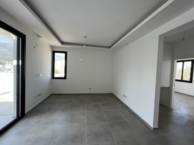 GİRNE MERKEZDE SATILIK 2+1 DAİRE 