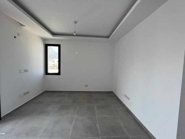 GİRNE MERKEZDE SATILIK 2+1 DAİRE 