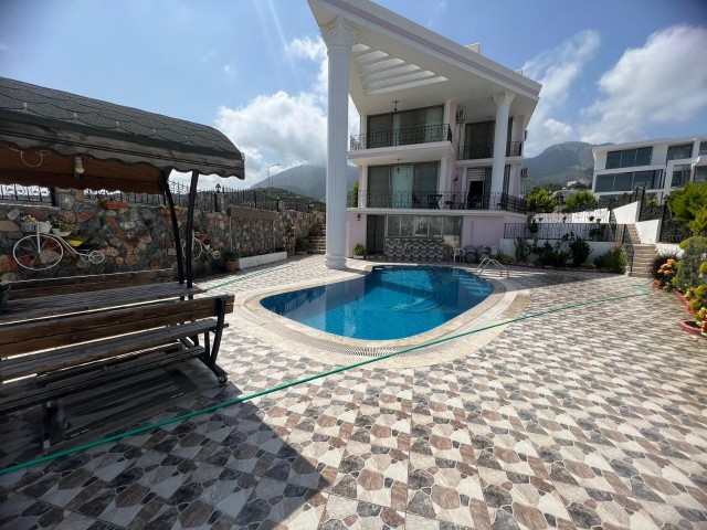 ULTRA-LUXURIÖSE VILLA ZUM VERKAUF IN ÇATALKOY, KYRENIA