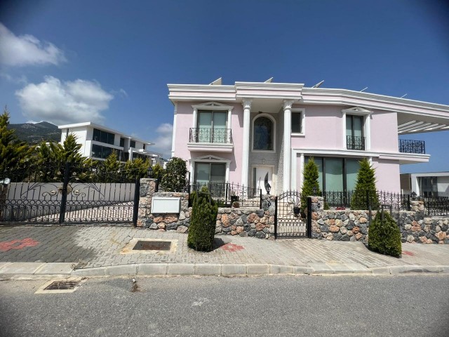 ULTRA-LUXURIÖSE VILLA ZUM VERKAUF IN ÇATALKOY, KYRENIA