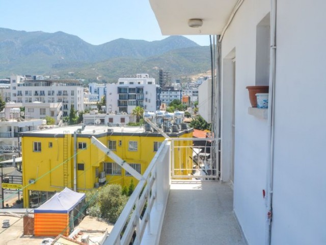 3+1 WOHNUNG ZUM VERKAUF IM KYRENIA CENTER