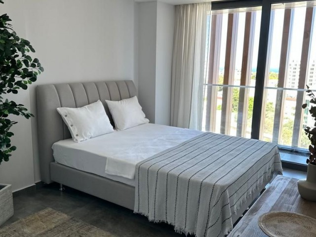 ULTRA-LUXUS-2+1-WOHNUNG ZU VERMIETEN IM KYRENIA-ZENTRUM