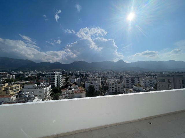 Girne Kaşgarda Aylık Ödemeli Dağ ve Deniz Manzaralı Penthouse 