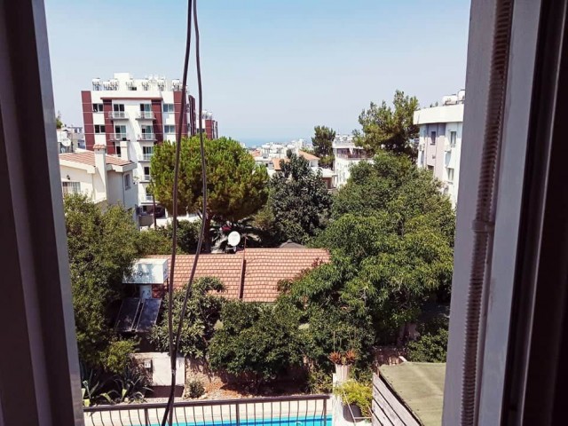 KYRENIA ZENTRUM 2 + 1 WOHNUNG ZU VERMIETEN ** 