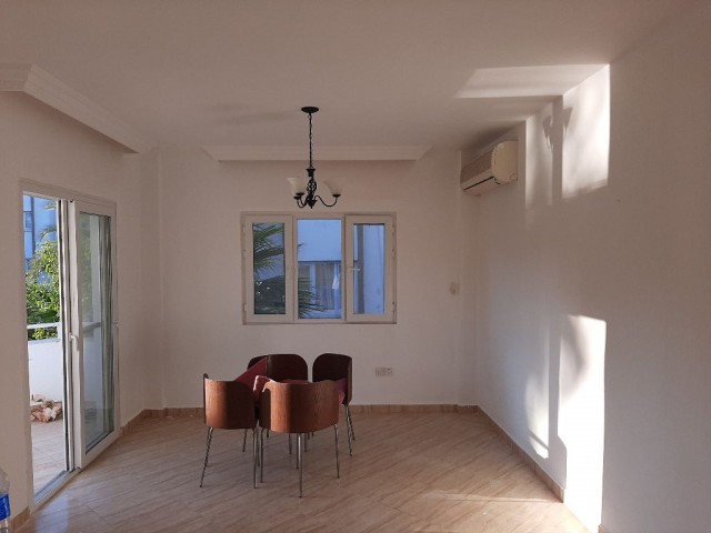 Girne Merkezde Site İçerisinde Satılık  3+1 Daire!!!/   3+1 Apartment for sale in the center of Kyrenia!!!