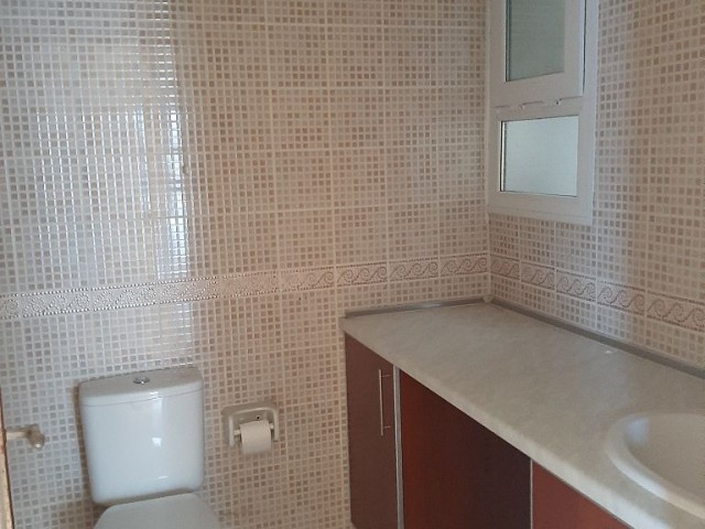 Girne Merkezde Site İçerisinde Satılık  3+1 Daire!!!/   3+1 Apartment for sale in the center of Kyrenia!!!