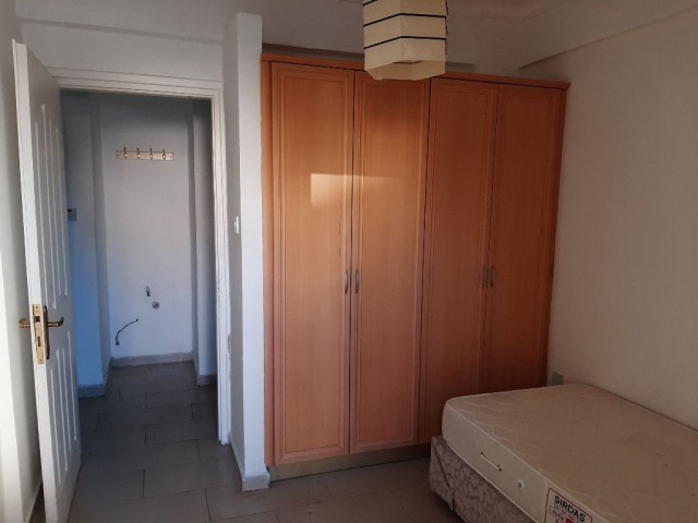 3+1 Wohnung Zum Verkauf Im Zentrum Von Kyrenia!!! / 3+1 Apartment zum Verkauf im Zentrum von Kyrenia ** 