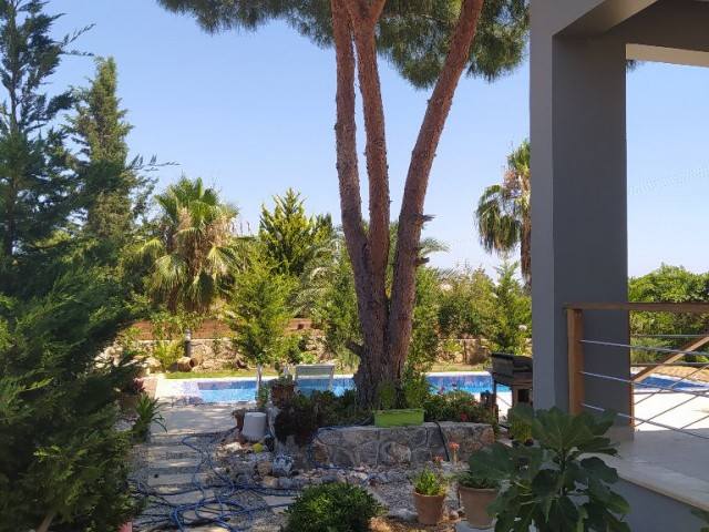 Zu verkaufen Villa mit Pool in Kyrenia, Catalkoy, Lu 2+1 +905428777144 Llogarapp Turkce, English, Rus ** 