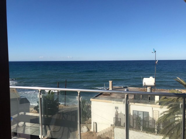 Einzigartig!!!EINFAMILIENHAUS AM MEER IM ZENTRUM VON KYRENIA ** 