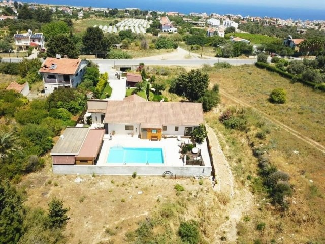 DETACHED HOUSE FOR SALE IN NATURE IN KARSIYAKA!!!