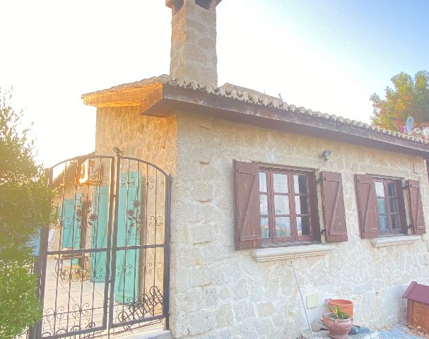 ALSANCAK TA KİRALİK  3+1 VİLLA  ( kıbrıs evi ) 