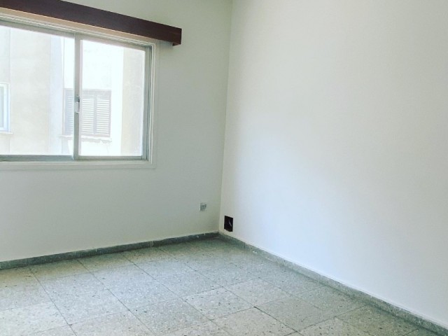 GİRNE MERKEZDE PÜSKÜLLÜDE 3+1 TÜRK KOÇANLI DAİRE