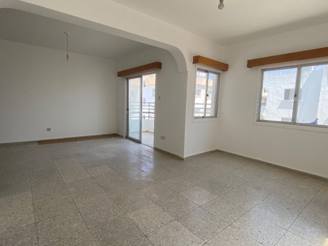 3 + 1 TURKISH COB APARTMENT IN TUFTED IN THE CENTER OF KYRENIA ** 