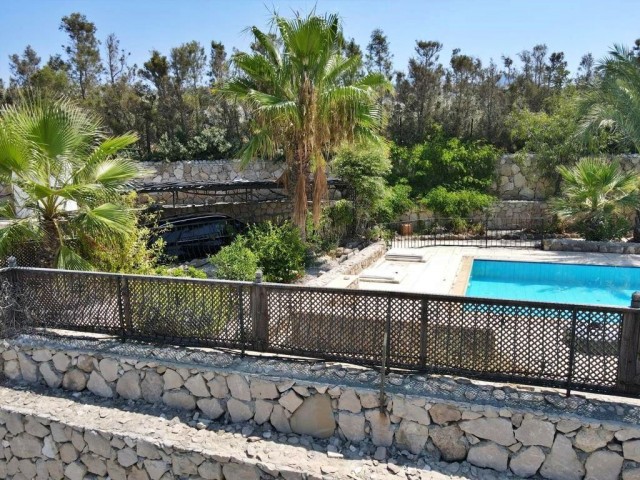 3 + 1 Villa mit herrlichem Blick auf die Natur und das Meer in Esentepe ** 