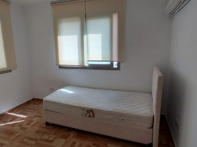 Kyrenia Zentrum 2 + 1 Wohnung ** 