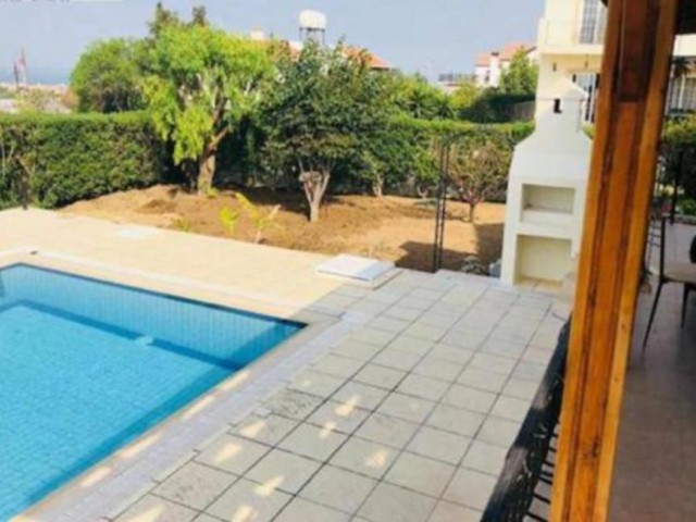 Lapta da Özel Havuzlu Deniz Manzaralı Eşyalı Kiralık Villa!