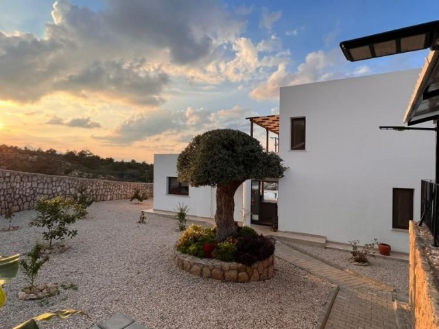 EIN RUHIGES UND FRIEDLICHES HAUS, WO SIE EINEN HERRLICHEN BLICK AUF DAS MEER UND DIE BERGE ZUSAMMEN IN DER KARAAGAC BEREICH FINDEN KÖNNEN, KANN IHR SEIN. . . 